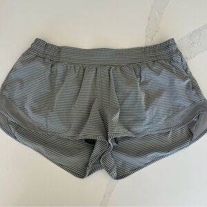 Lululemon Hotty Hot II Shorts Size 14 Hype Stripe Raceway Gray White 2.5 Inseam